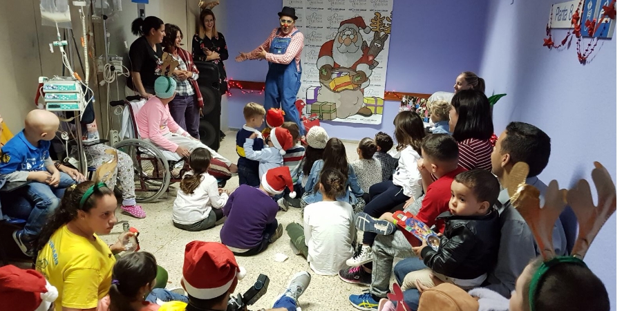 Los pequeños valientes inundan de sonrisas navideñas el Materno