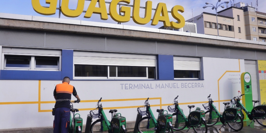 Sítycleta instala dos nuevas estaciones eléctricas en la sede de Guaguas y en la plaza de Manuel Becerra