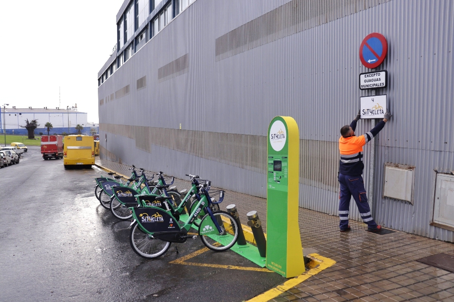 Sítycleta instala dos nuevas estaciones eléctricas en la sede de Guaguas y en la plaza de Manuel Becerra
