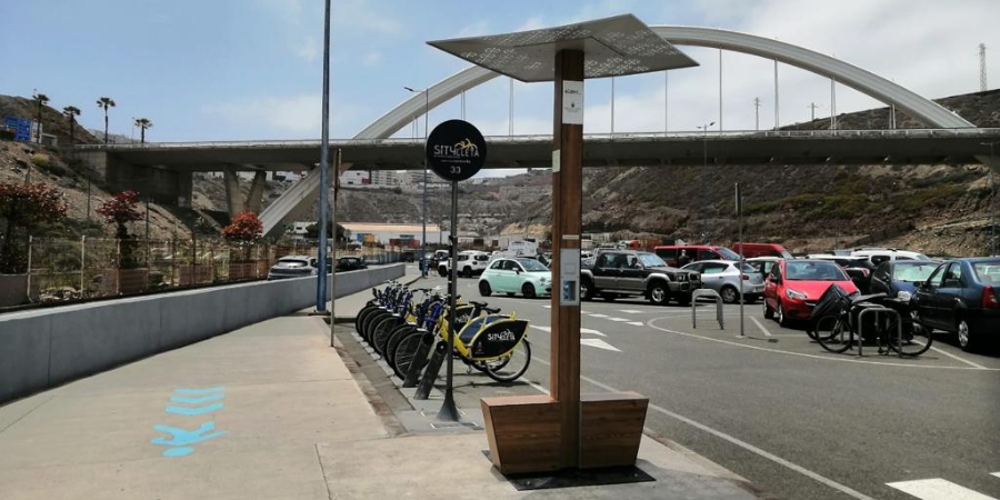 El Rincón instala un cargador fotovoltaico para dispositivos móviles