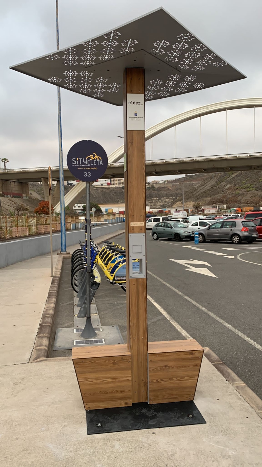 El Rincón instala un cargador fotovoltaico para dispositivos móviles