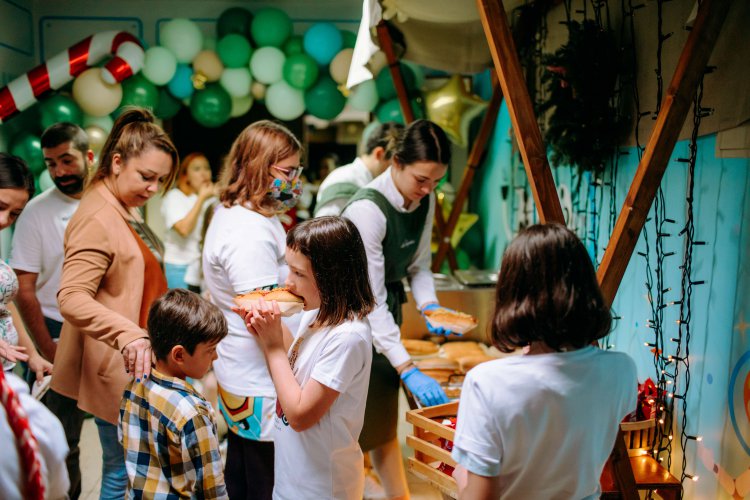 Papá Noel vuelve a llenar de ilusión el Materno Infantil gracias a Pequeño Valiente y SAGULPA