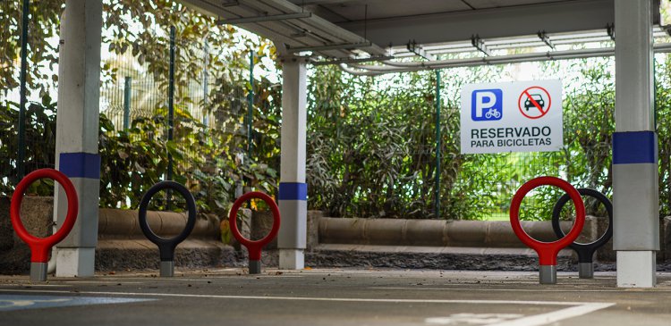 Sagulpa estrena parkings para bicis y patinetas en San Bernardo y Metropol