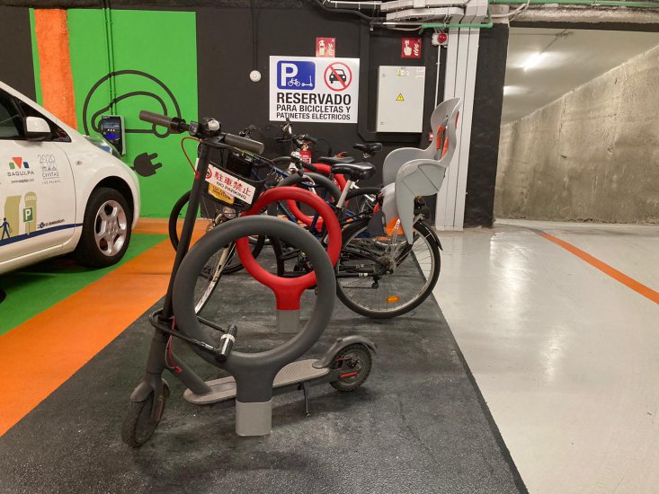 Sagulpa estrena parkings para bicis y patinetas en San Bernardo y Metropol