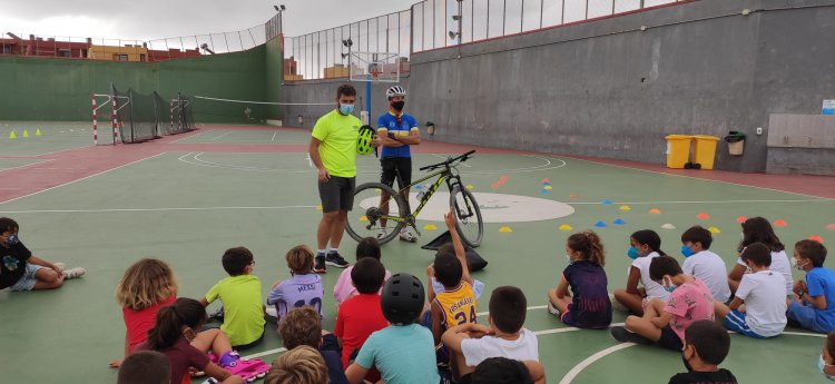 CanaryCleta: educación, diversión y sostenibilidad sobre dos ruedas