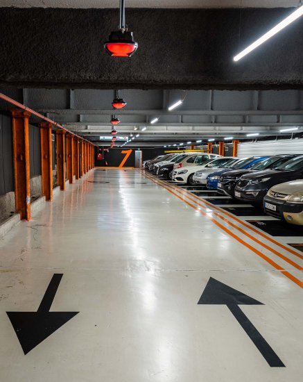 San Bernardo activa el sistema de guiado de plazas inteligente 