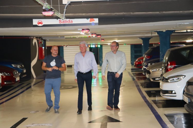 San Bernardo activa el sistema de guiado de plazas inteligente 