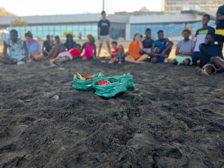 Las Canteras, escenario de solidaridad y concienciación medioambiental